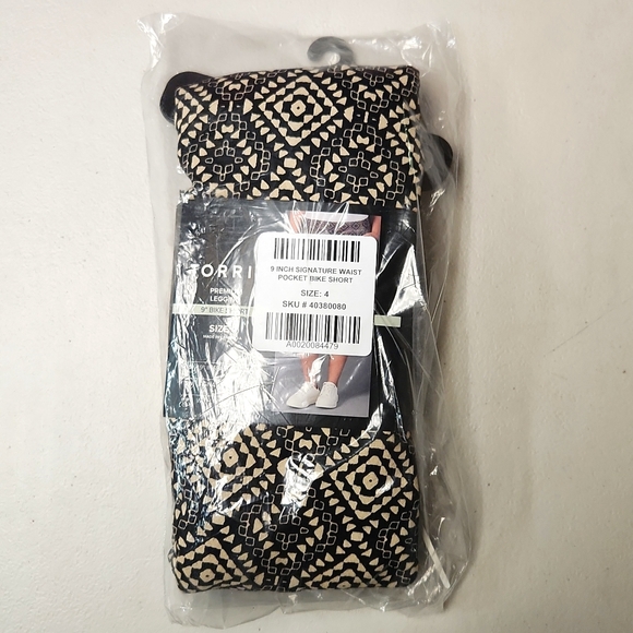 ♥️NWT VINTAGE TORRID BERMUDA BIKE SHORT - POCKETS - TRIBAL PRINT - 9" INSEAM - Picture 11 of 11